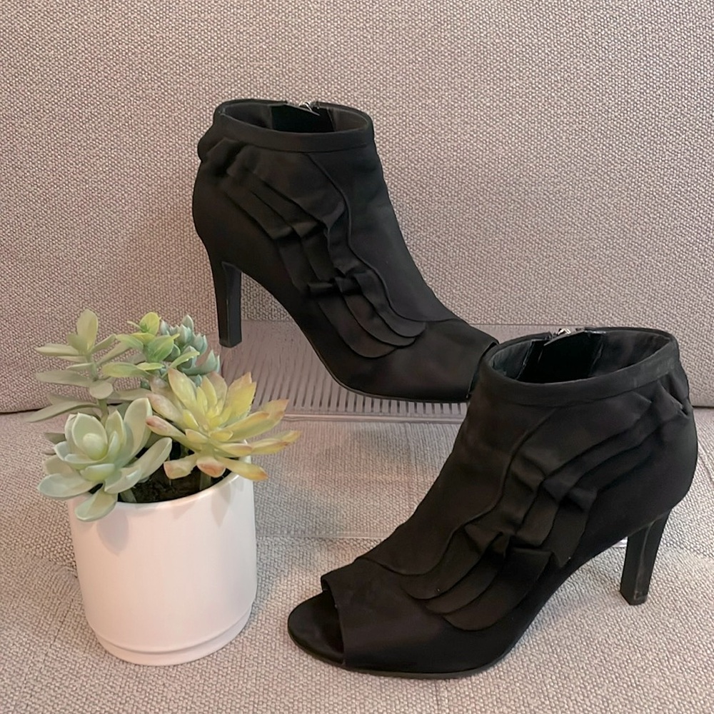 Unisa Bootie with peep toe